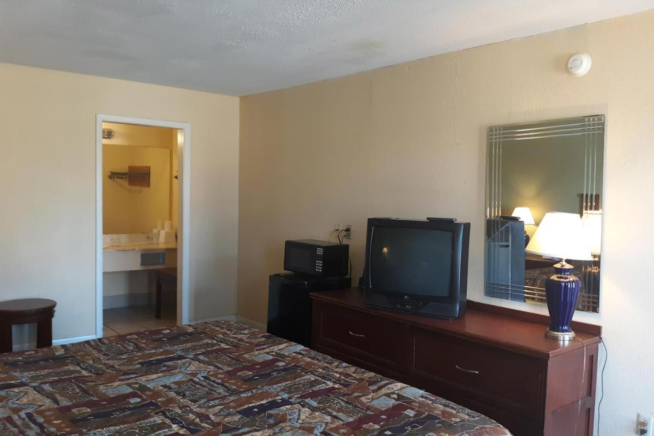 Rest Inn - Extended Stay, I-40 Airport, Wedding & Event Center Amarillo Exteriör bild