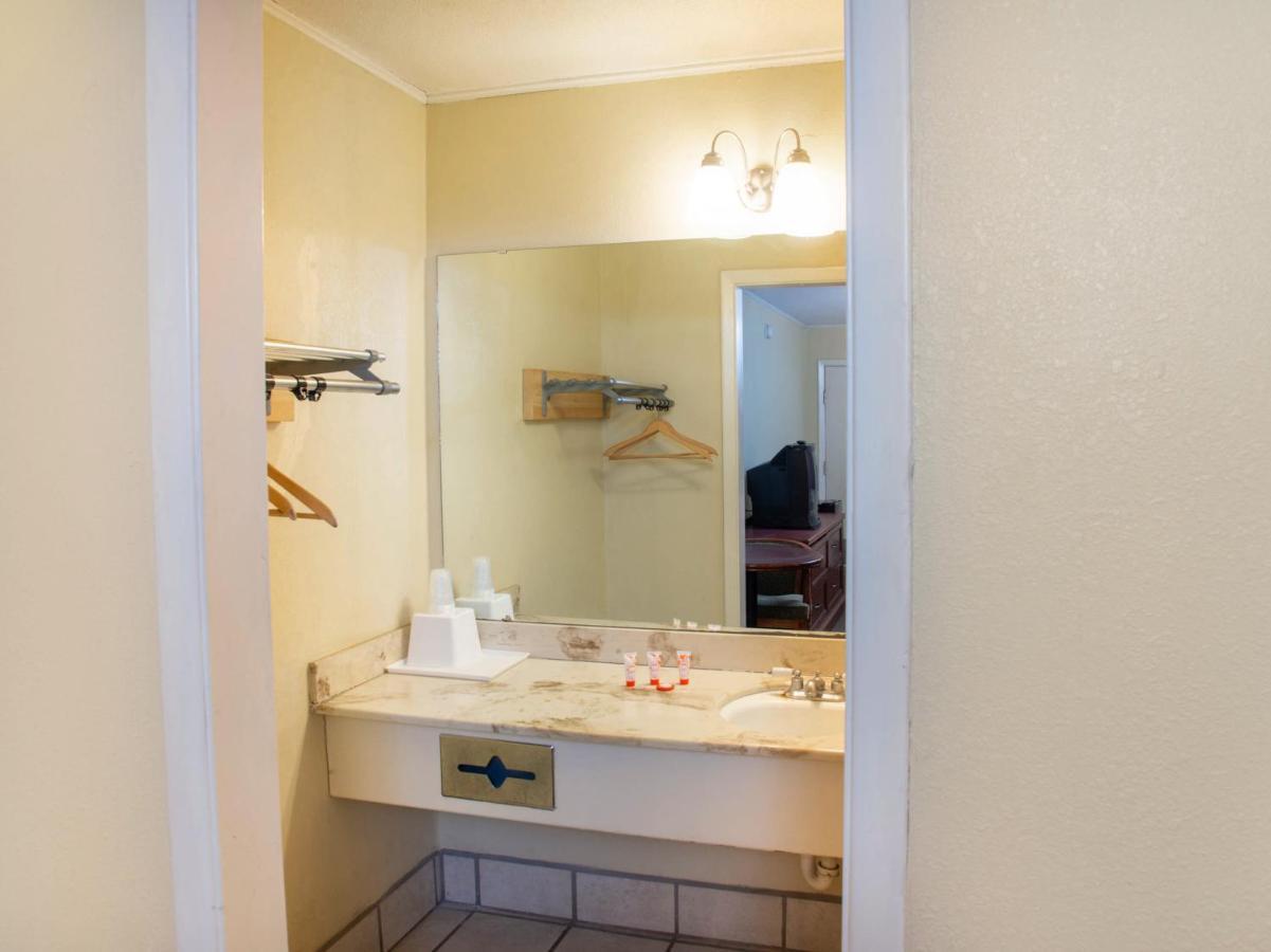 Rest Inn - Extended Stay, I-40 Airport, Wedding & Event Center Amarillo Exteriör bild