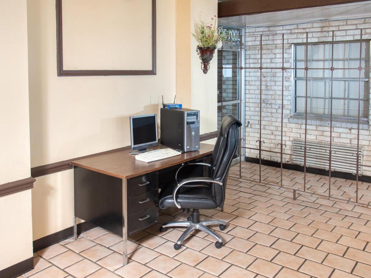 Rest Inn - Extended Stay, I-40 Airport, Wedding & Event Center Amarillo Exteriör bild