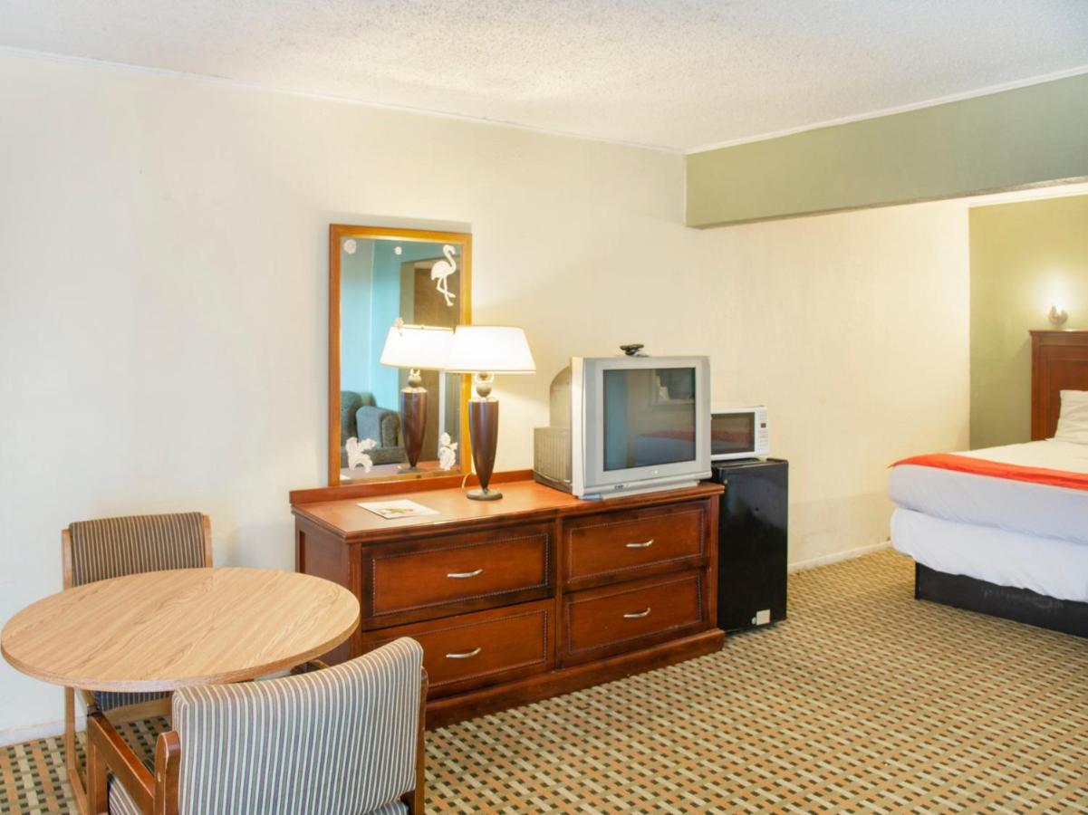 Rest Inn - Extended Stay, I-40 Airport, Wedding & Event Center Amarillo Exteriör bild